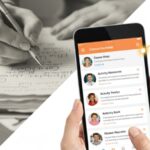 紙の連絡帳(左側)と、ICT連絡帳アプリ(右側のタブレット画面)を対比させ、デイサービスの情報共有が効率的で温かいコミュニケーションへと進化している様子。