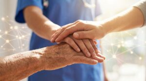 入居者を支えるために手を取り合う家族・施設職員と、それを支えるテクノロジーの象徴